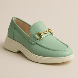 Découvrez les mocassins femme incontournables de 2026, alliant style, confort et élégance, à ne surtout pas manquer pour renouveler votre garde-robe.