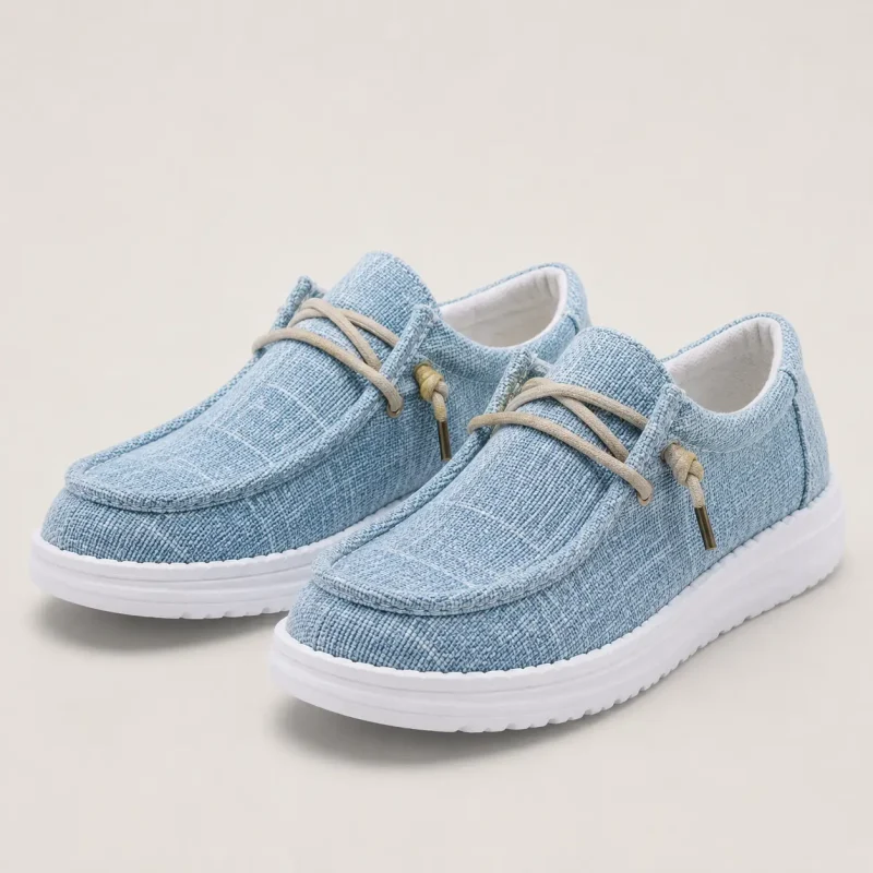 Mocassins femme en toile coloris bleu marine, vue de face sur fond studio